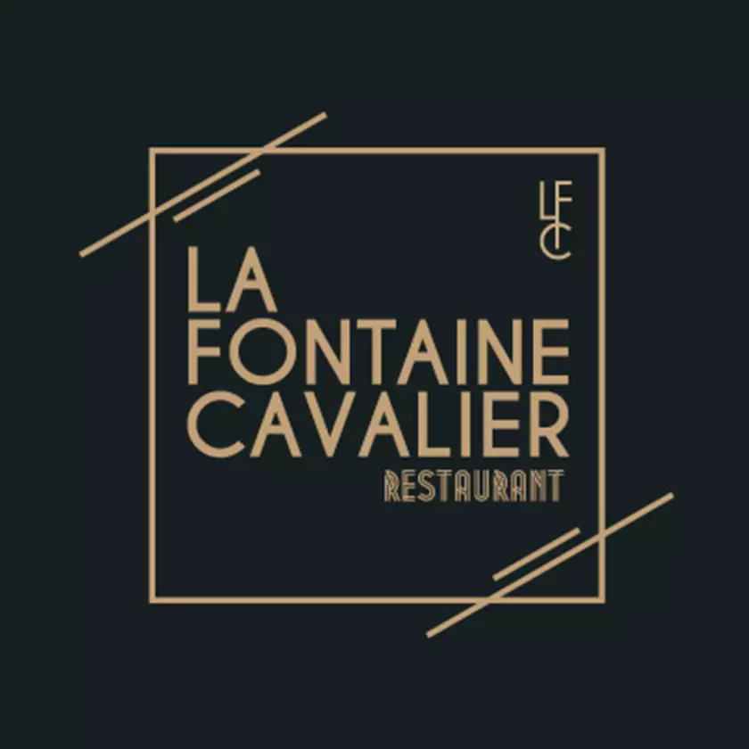 Logo du restaurant La Fontaine Cavalier sur fond noir et doré.