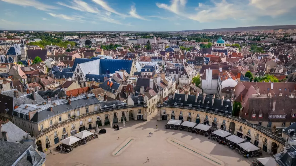 Vue panoramique de Dijon avec la place de la Libération