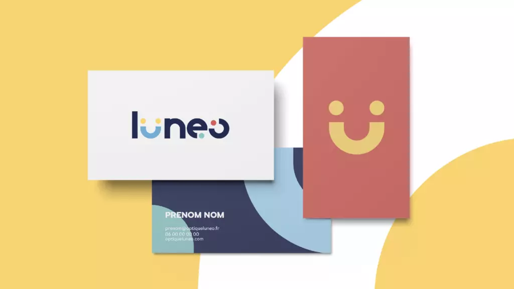 Cartes de visite et supports imprimés de Lunéo Opticiens avec la nouvelle charte graphique.