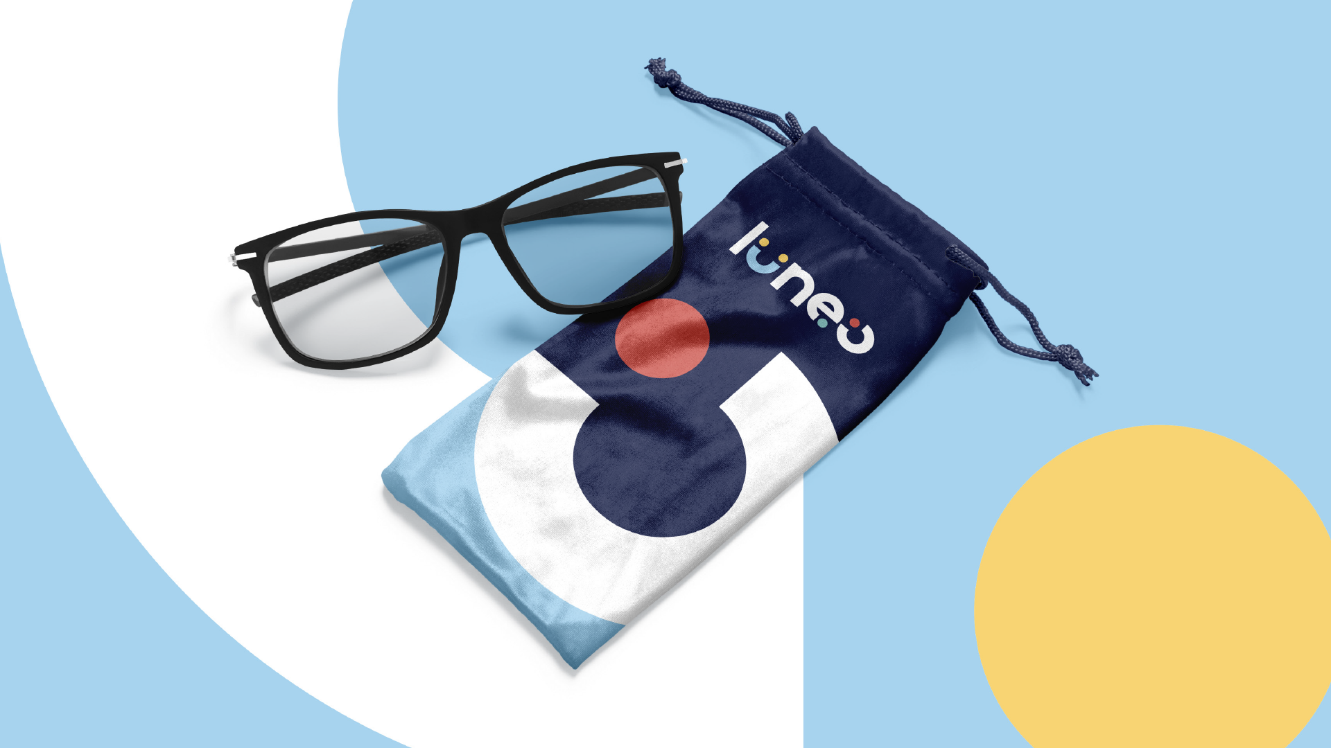 Étui à lunettes et monture personnalisés aux couleurs de Lunéo Opticiens.